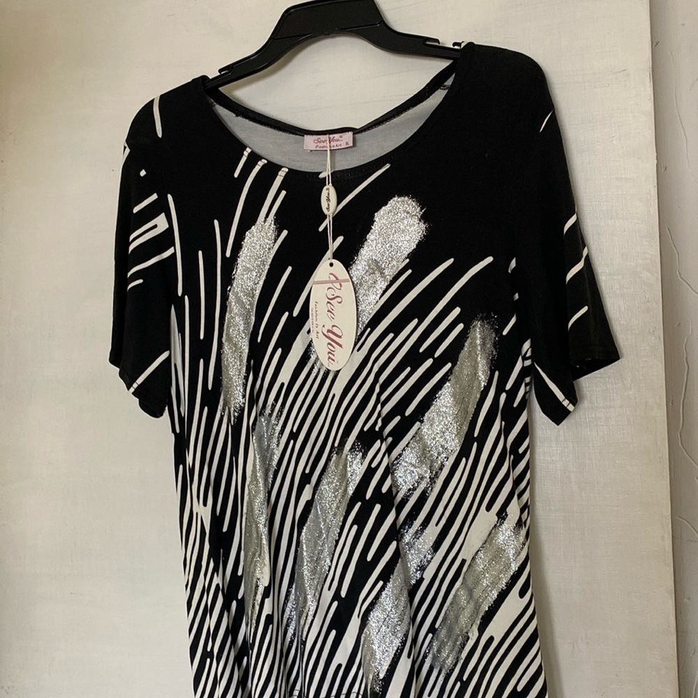 Fashion is Art Stretch Black Silver Striped Print Tee New With Tags